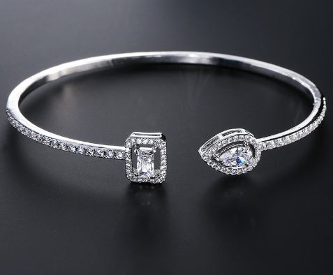 Simple And Exquisite Bracelet With Micro Inlaid AAA Zircon f27528cb 5194 425b 8f56 0bf2af0ea61f