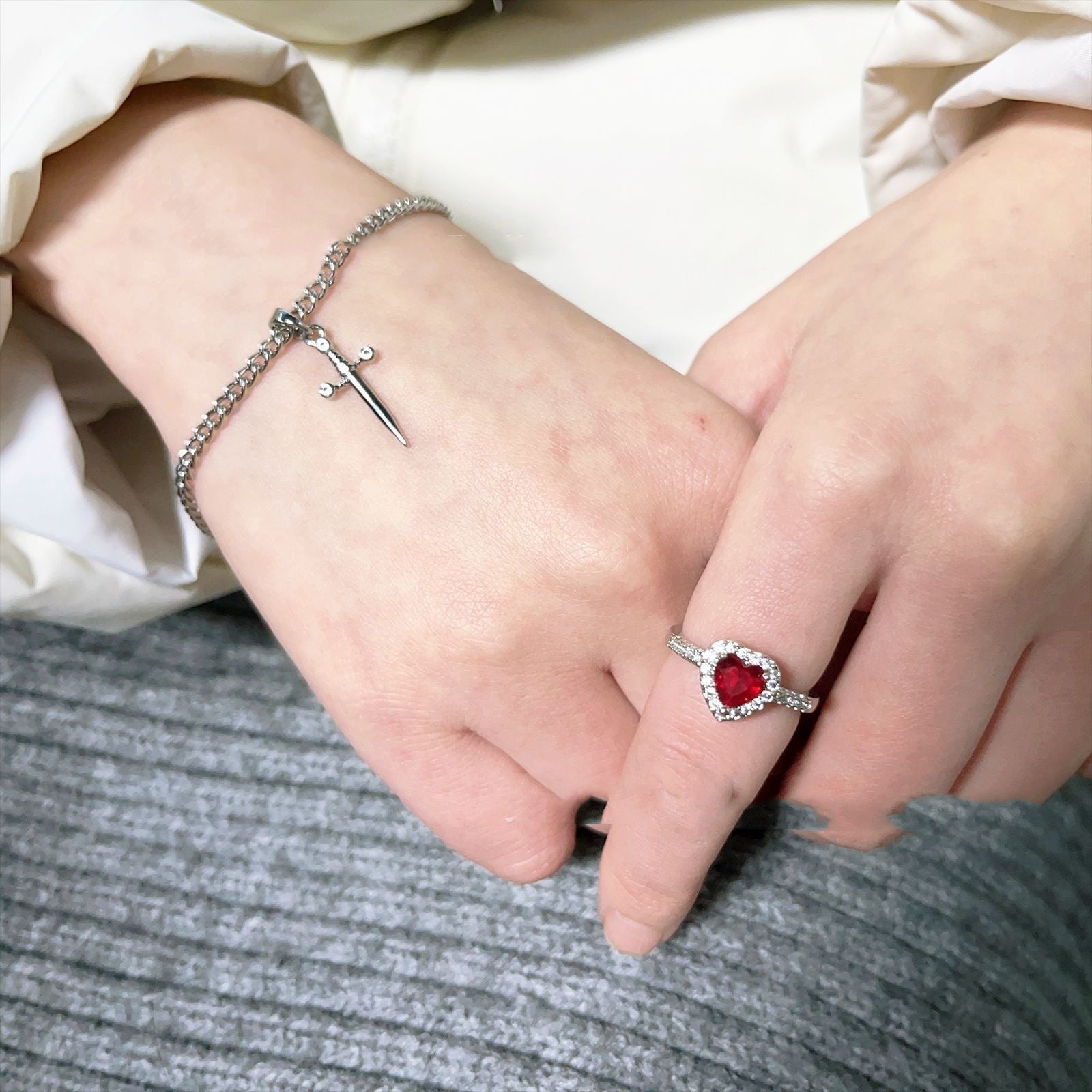 Ruby Bracelet Love Heart-shaped Ring Hollow Bracelet Suit f2dc6f4b 90a3 45e5 a26a 59dd5bf49dd2