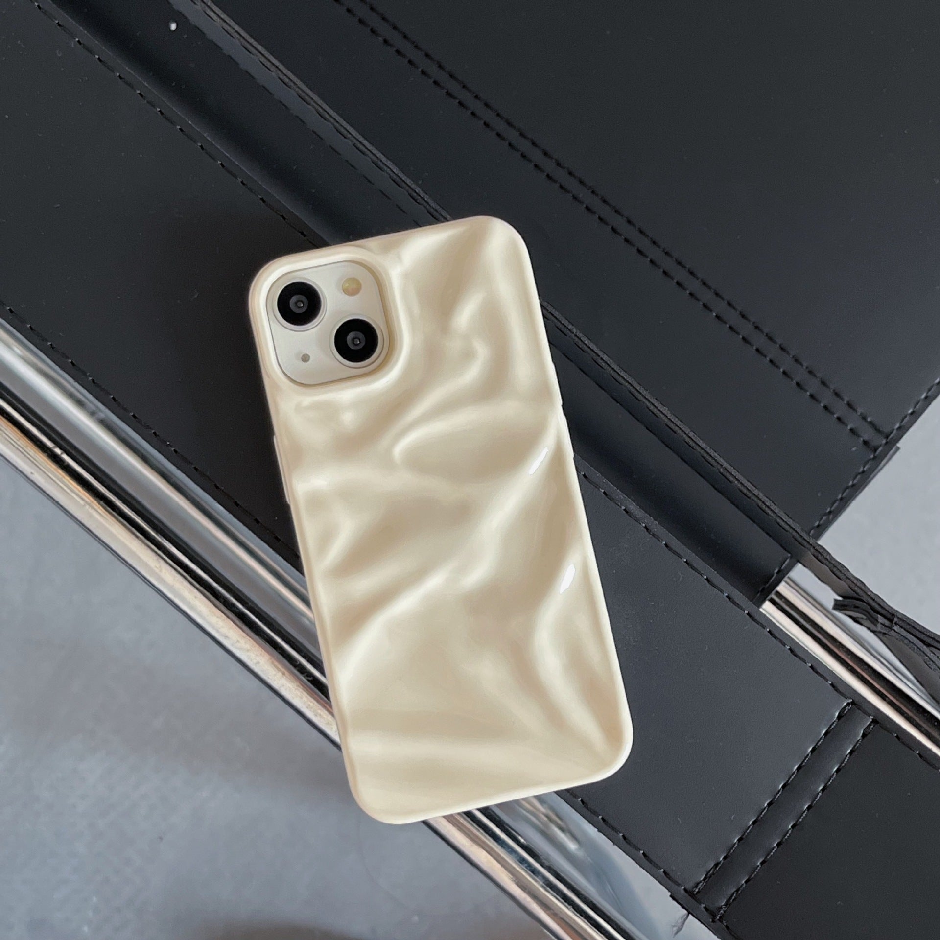 Electroplating Three-dimensional Pleated Phone Case - 图片 3