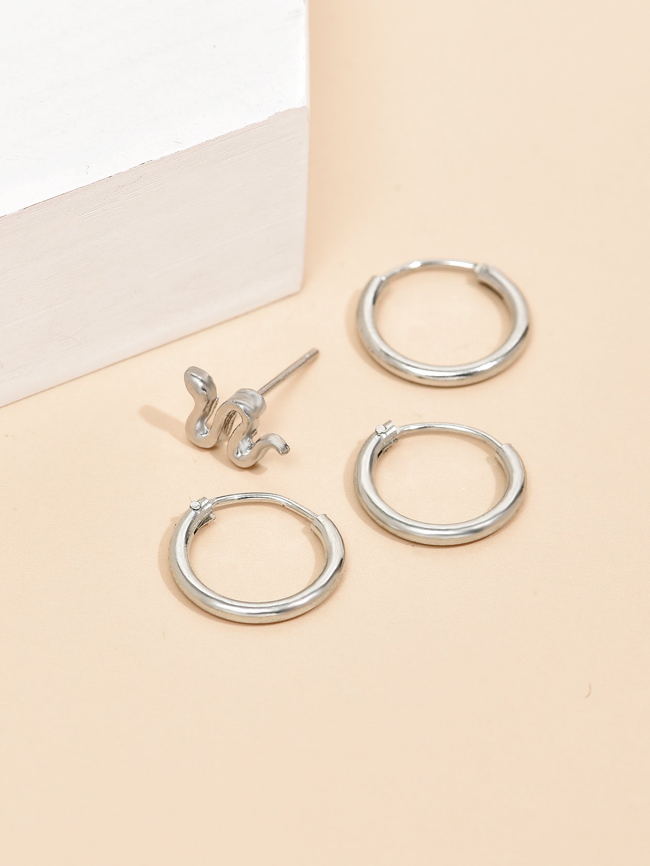 Temperament Niche Design Female Personality Earrings f70d3e63 9b93 4990 a279 96306082c99b