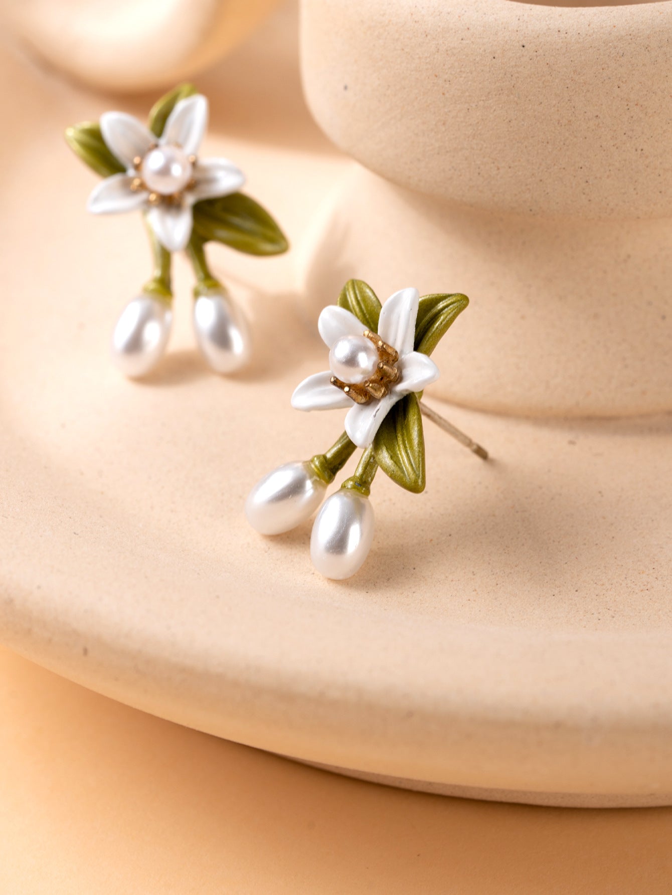 European And American Super Fairy Mori Style Lily Pearl Stud Earrings