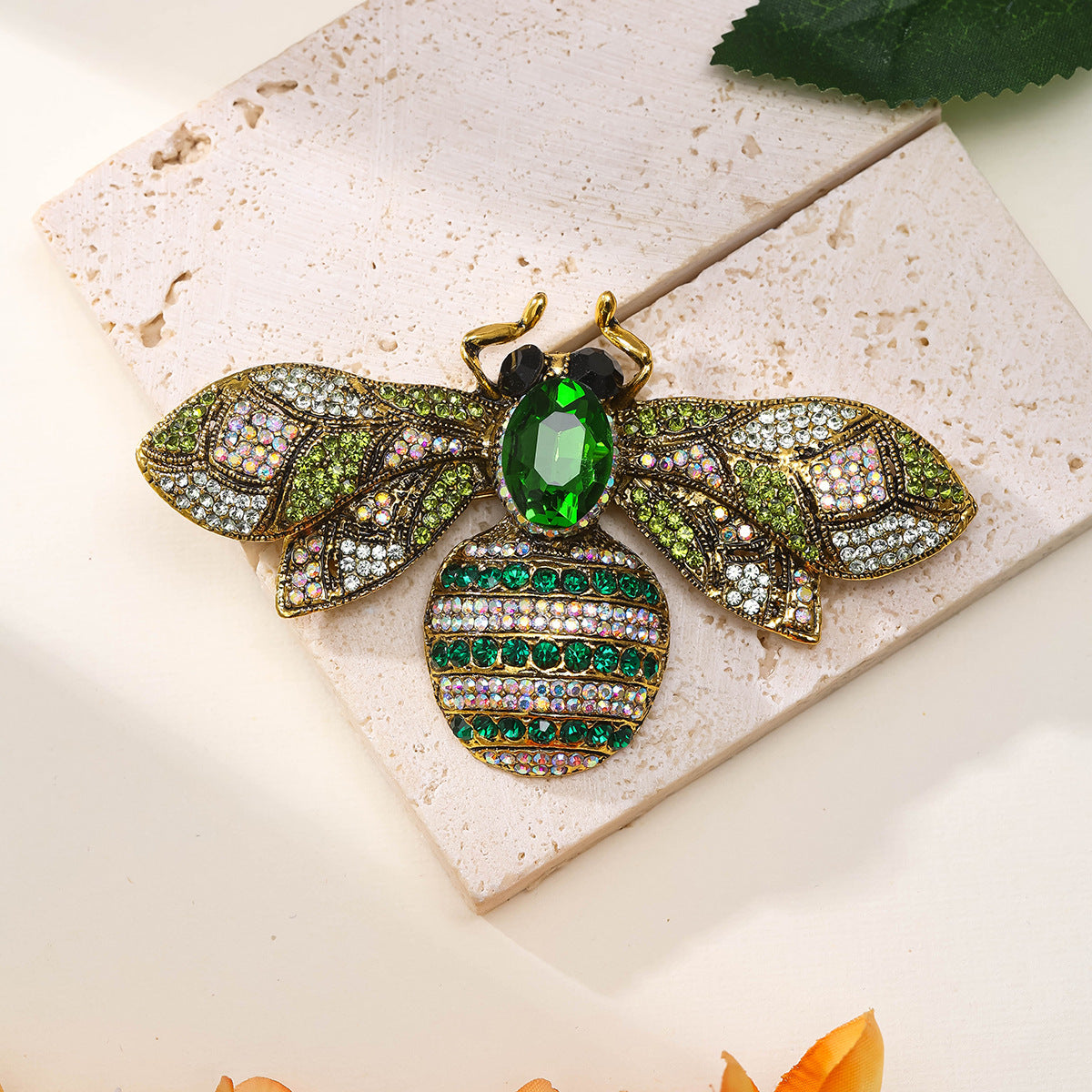 Antique Style Fully-jeweled Crystal Bee Brooch Men And Women Dopamine Retro f8b03153 1552 4b5f 991c b6e52c9019f1
