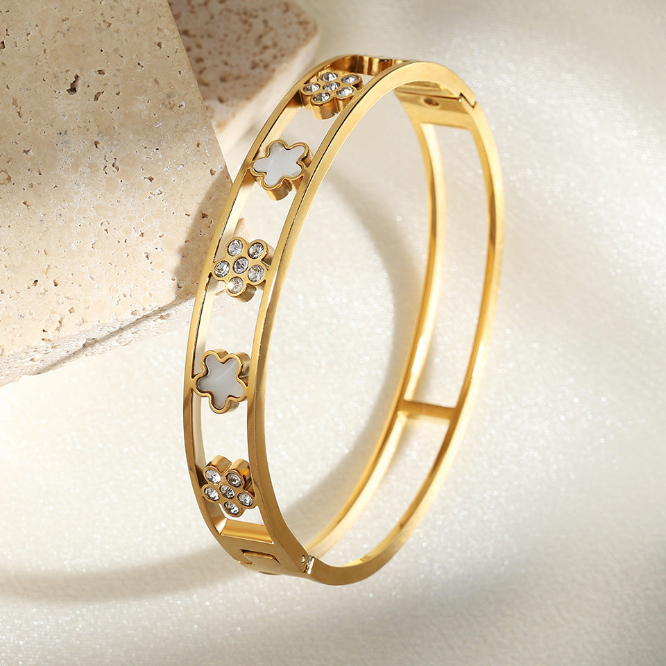 Fashion Multi-Diamond Five-leaf Flower Bracelet Female Niche fcfdfafa 8264 417f 9c39 a261c86ec4a9